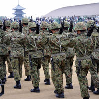 自衛隊員