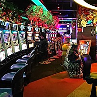 パチンコ店のスタッフ